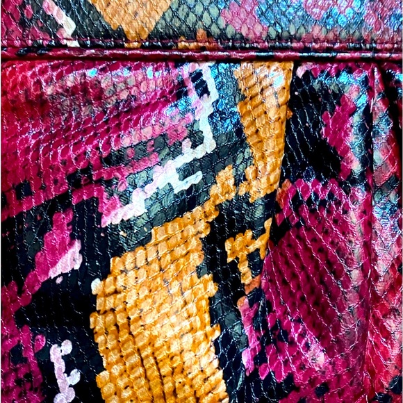 Express Wristlet/Clutch - Picture 3 of 6